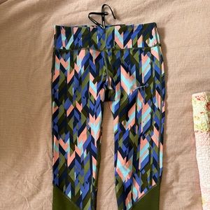 Nike capri athletic leggings with pattern